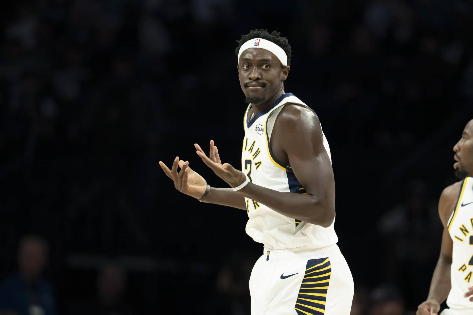 包含步行者碾压公牛，库里绝境逆转的词条