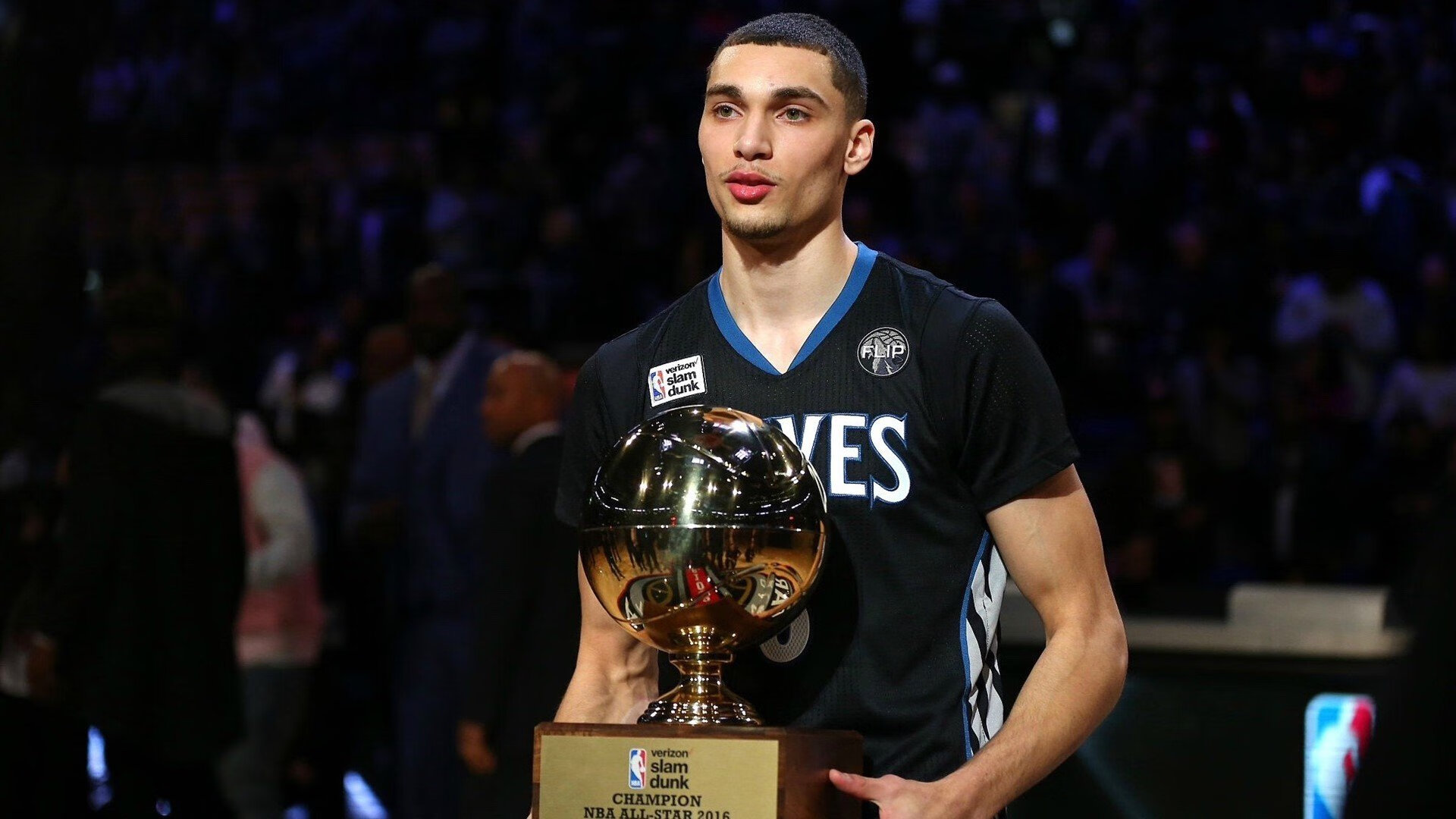 当足球遇上赛车，巴萨闪电战与卡马文加的街道狂飙